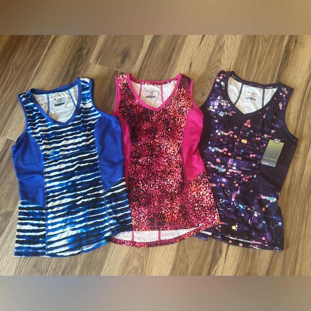 Tek Gear DryTeck Sport Tanks - Size M